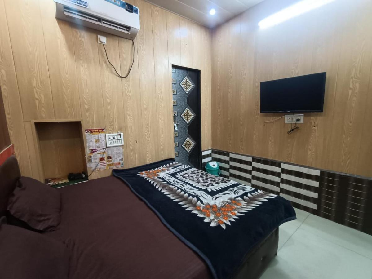Yamnotri Dham Hotel Vrindavan Exterior photo