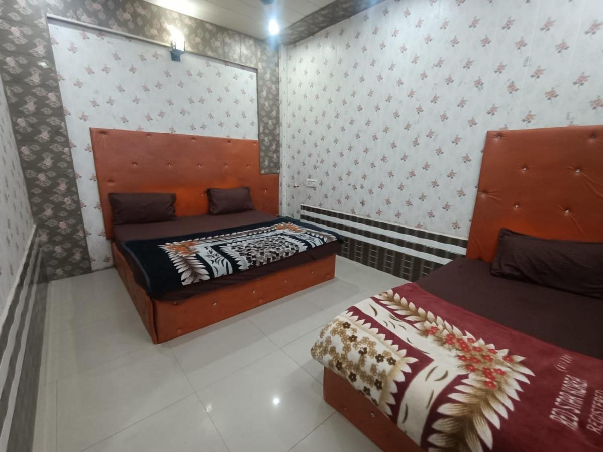 Yamnotri Dham Hotel Vrindavan Exterior photo
