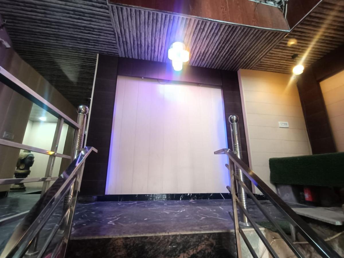 Yamnotri Dham Hotel Vrindavan Exterior photo
