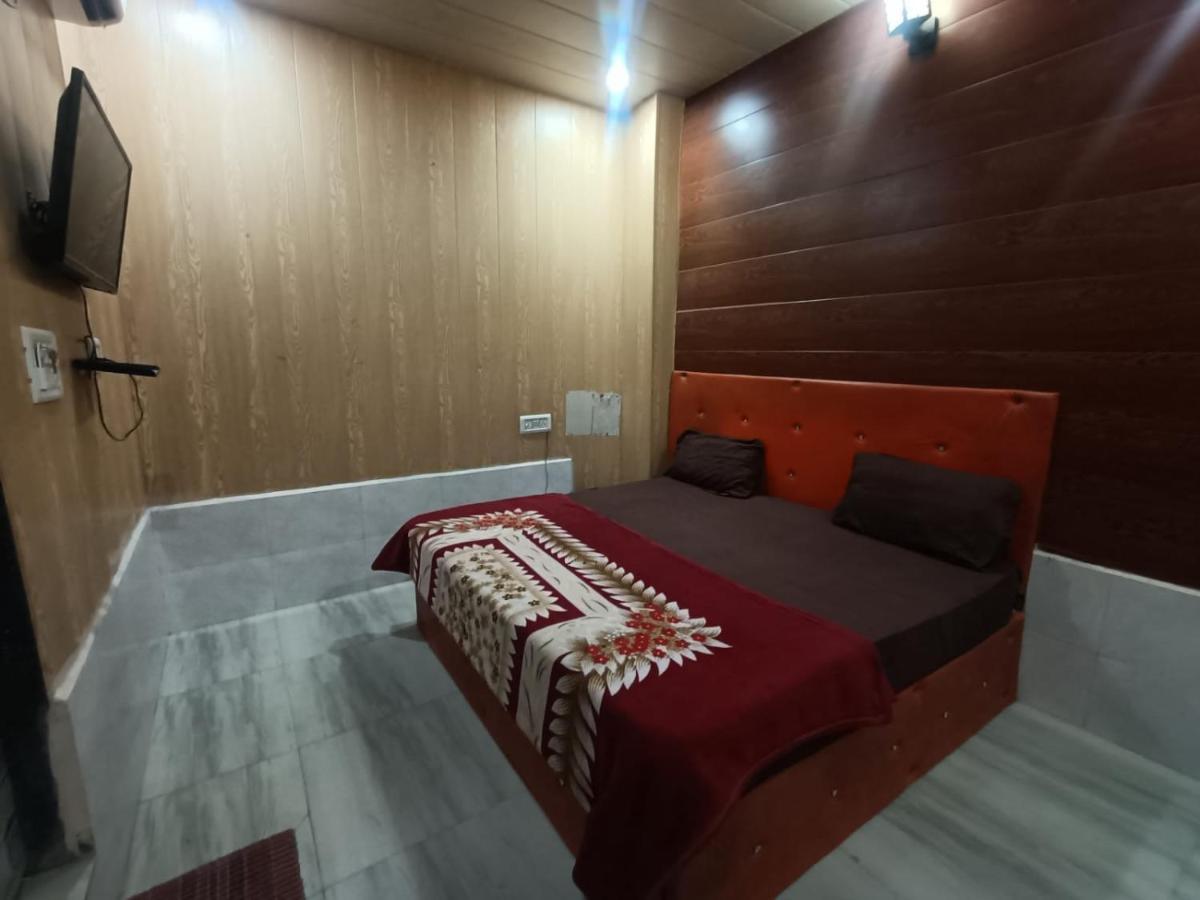 Yamnotri Dham Hotel Vrindavan Exterior photo