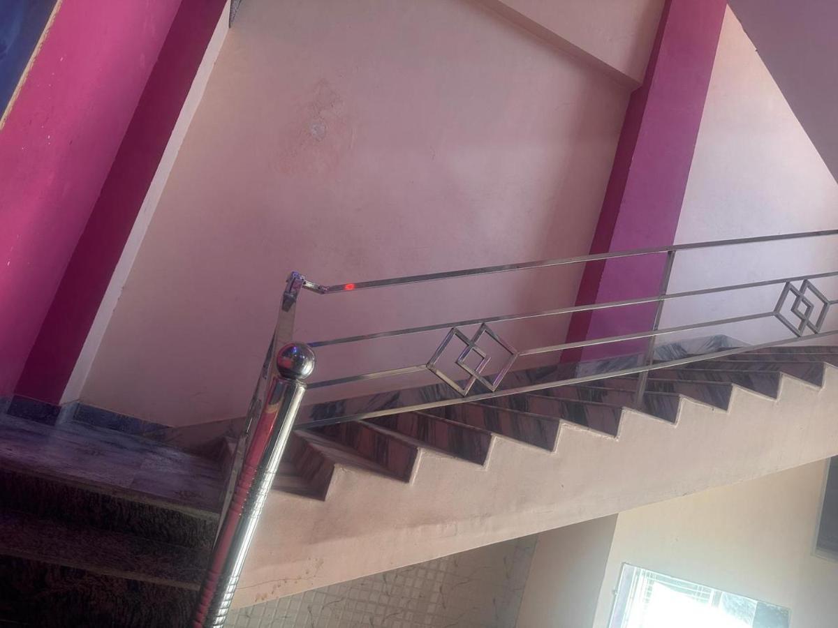 Yamnotri Dham Hotel Vrindavan Exterior photo