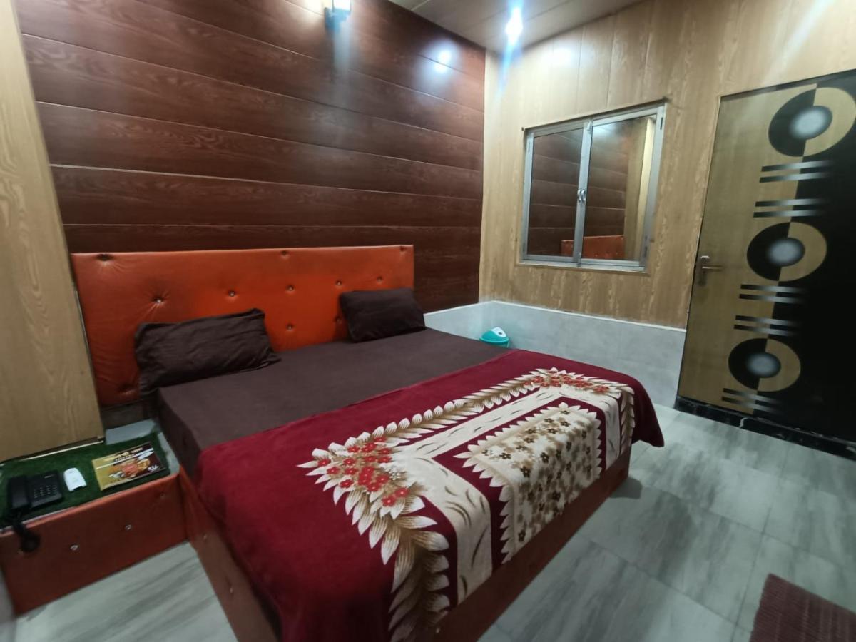 Yamnotri Dham Hotel Vrindavan Exterior photo