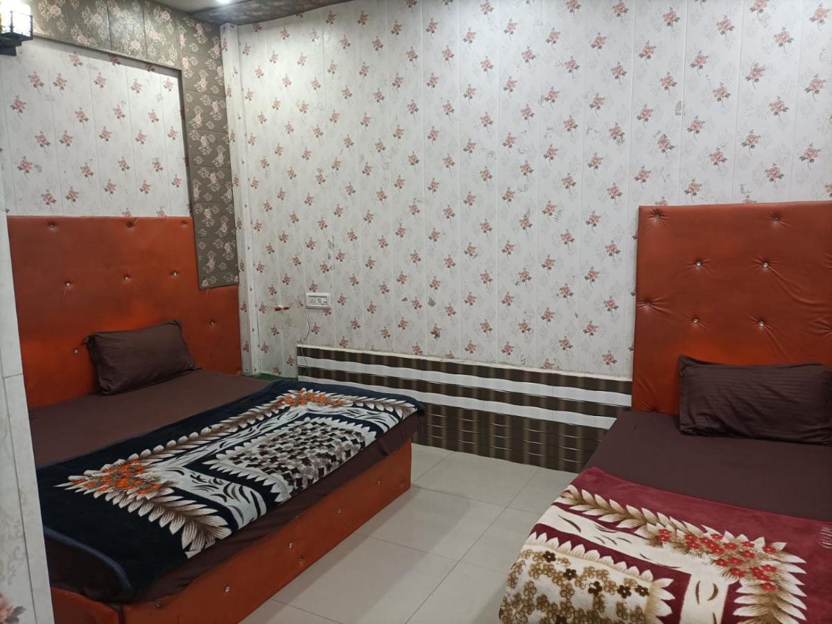 Yamnotri Dham Hotel Vrindavan Exterior photo