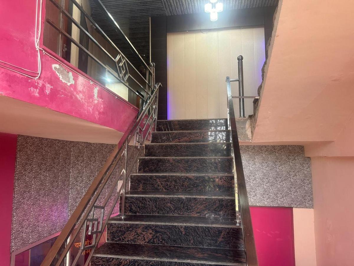 Yamnotri Dham Hotel Vrindavan Exterior photo