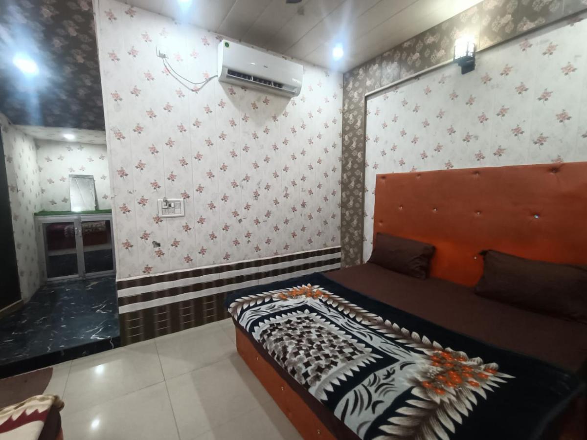 Yamnotri Dham Hotel Vrindavan Exterior photo